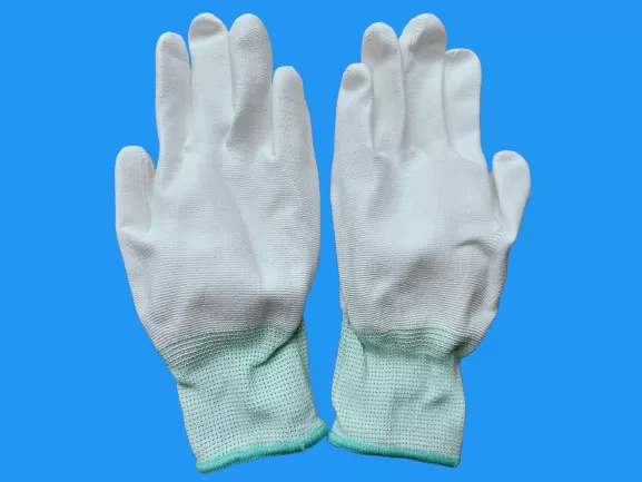 ỨNG DỤNG CỦA GĂNG TAY PU TRONG CÁC NHÀ MÁY VÀ MÔI TRƯỜNG LÀM VIỆC